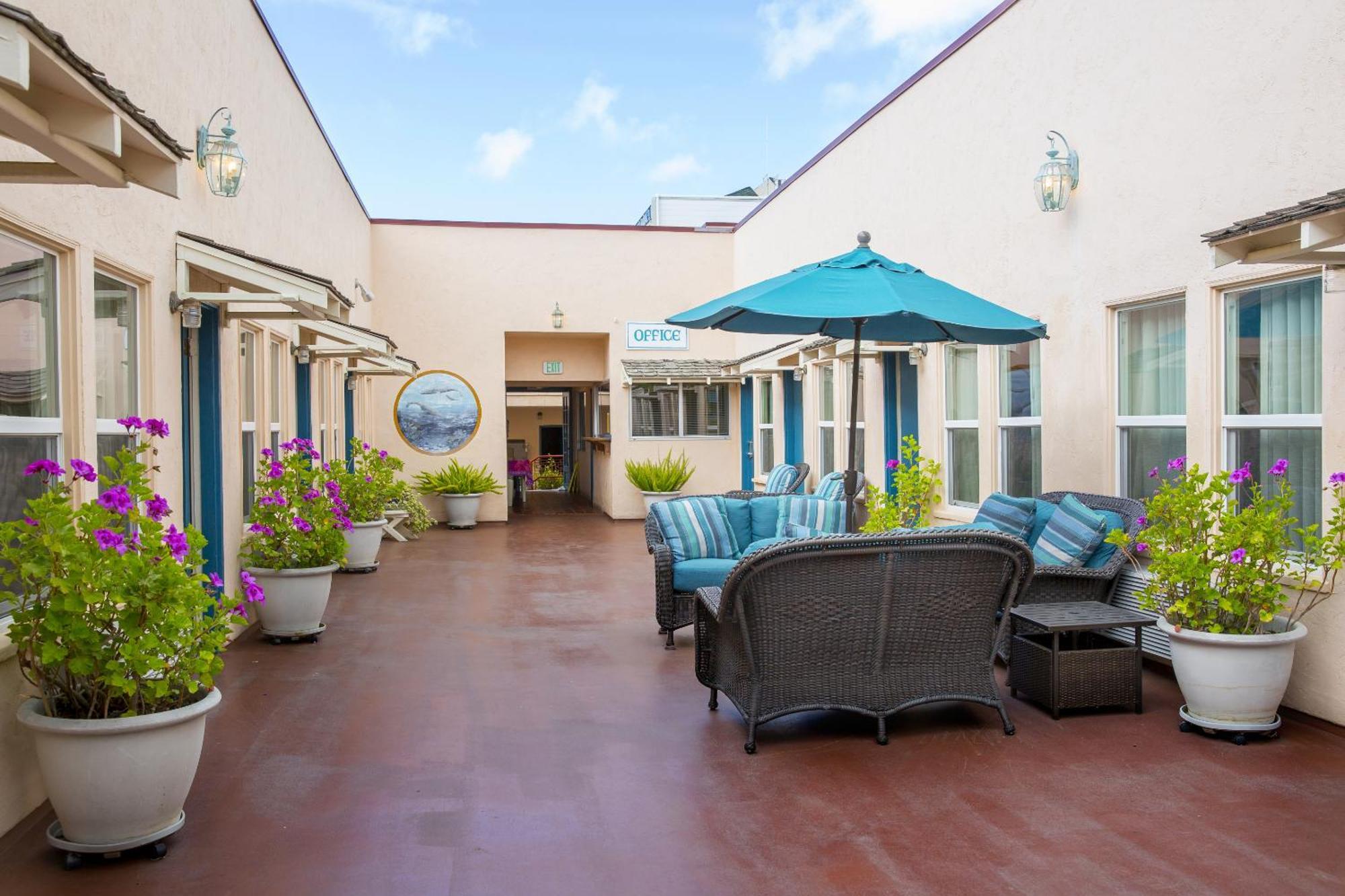 Hotel Mac Rae Avalon Bagian luar foto